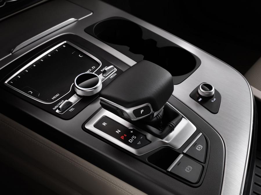 Детали интерьера Audi Q7 TFSI Quattro S-Line (4M) 2015 года  (WW) (фото 22 из 35)